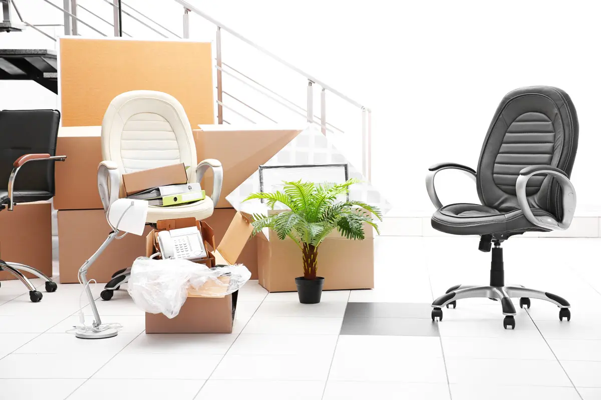 Erfahrenes Umzugsteam bei einem Büroumzug im Kanton Aargau